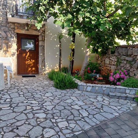 Apartments Nella Sveti Anton  Zewnętrze zdjęcie