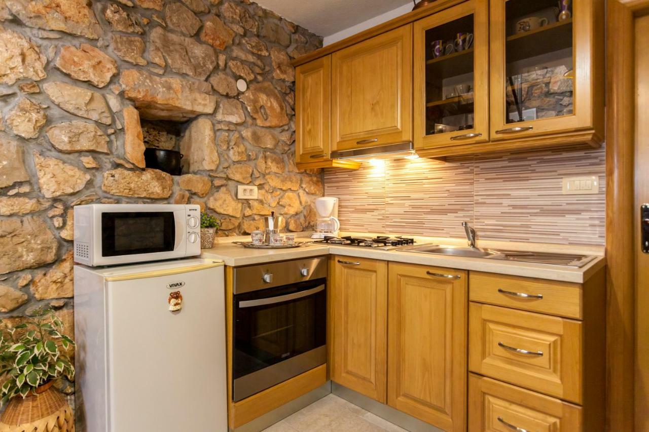 Apartments Nella Sveti Anton  Zewnętrze zdjęcie